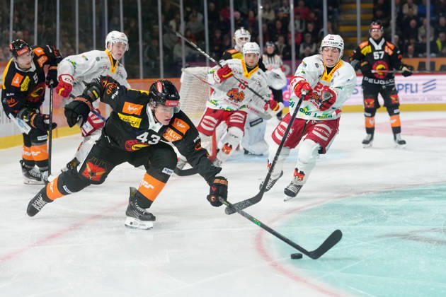 3014 Bern BE, Switzerland - October 09: Alain Graf (43 SCB) against Mark Sever (23 EHCB) during the National League match between SC Bern and EHC Biel-Bienne at PostFinance Arena on October 09, 2026 in 3014 Bern BE, Switzerland. Copyright: xKjetilxWaberx xSPPx Sportspressphoto_SPR249640