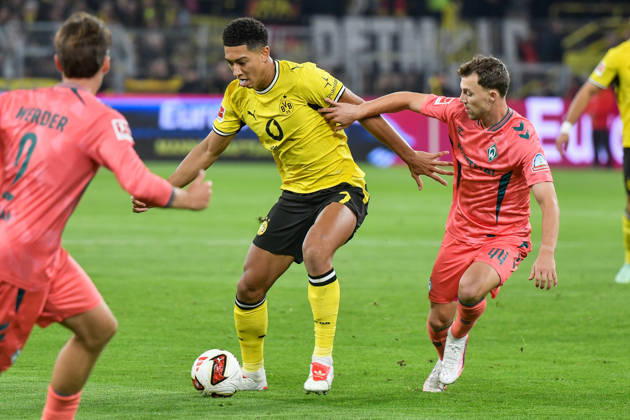 v. li. im Zweikampf Jobe Bellingham (Dortmund 7) Youri Regeer (Bremen 44) 09.10.2026 ¢ Fussball ¢ Borussia Dortmund vs SV Werder Bremen, Signal Iduna Park, Dortmund, DFB DFL REGULATIONS PROHIBIT ANY USE OF PHOTOGRAPHS AS IMAGE SEQUENCES AND OR QUASI-VIDEO NRW Germany