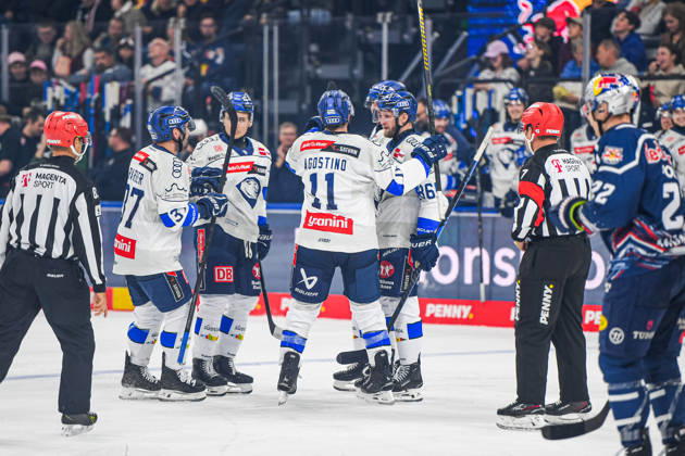 09.10.2026, München, Deutschland. PENNY DEL, Deutsche Eishockey Liga, Saison 2026 27, 7. Spieltag: EHC Red Bull München gegen ERC Ingolstadt im SAP Garden in München. Ingolstadt beim Jubel, jubelnd, feiernd