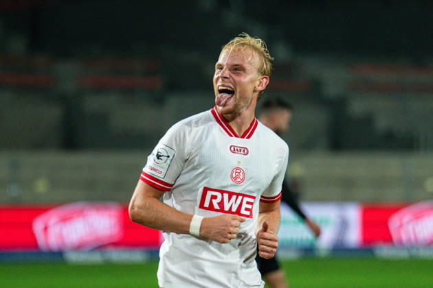 09.10.2026: 3. Liga, 8. Spieltag, SC Preußen Münster vs. Rot-Weiss Essen im LVM-Preußenstadion. Tor zum 2:2 und hier im Jubel Ben Hüning (Essen) WICHTIGER HINWEIS: Gemäß den Vorgaben des DFB und der DFL ist es untersagt, in dem Stadion und oder vom Spiel angefertigte Fotoaufnahmen in Form von Sequenzbildern und oder videoähnlichen Fotostrecken zu verwerten bzw. verwerten zu lassen. Copyright: xJordyxFourgonx