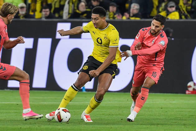 v. li. im Zweikampf Jobe Bellingham (Dortmund 7) Ludovit Reis (Bremen 15) 09.10.2026 ¢ Fussball ¢ Borussia Dortmund vs SV Werder Bremen, Signal Iduna Park, Dortmund, DFB DFL REGULATIONS PROHIBIT ANY USE OF PHOTOGRAPHS AS IMAGE SEQUENCES AND OR QUASI-VIDEO NRW Germany