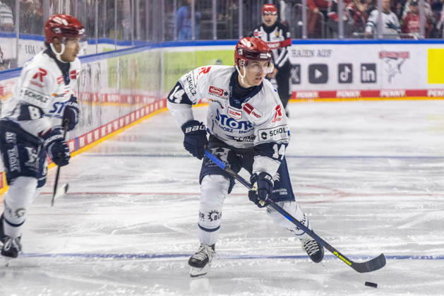 Curtis Valk (Schwenninger Wild Wings, 14, Austin Ortega (Schwenninger Wild Wings, 08) Koelner Haie vs. Schwenninger Wild Wings, Eishockey, Penny DEL, Spieltag 07, 2026 2027, 09.10.2026 Koelner Haie vs. Schwenninger Wild Wings, Eishockey, Penny DEL, Spieltag 07, 2026 2027, 09.10.2026 Koeln Copyright: xEibner-Pressefoto GerhardxWingenderx EP_GWR