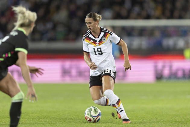 GER, Karlsruhe, football, womens football, International Friendly, Länderspiel, Nationalmannschaft Germany vs. Australia in the picture f.l.: Klara Buehl (Germany 19), action with the ball 09.10.2026, BBBank Wildpark Karlsruhe DFB REGULATIONS PROHIBIT ANY USE OF PHOTOGRAPHS AS IMAGE SEQUENCES AND OR QUASI-VIDEO, Karlsruhe BBBank Wildpark Baden-Wuerttemberg Germany Copyright: xPaulxFritzx