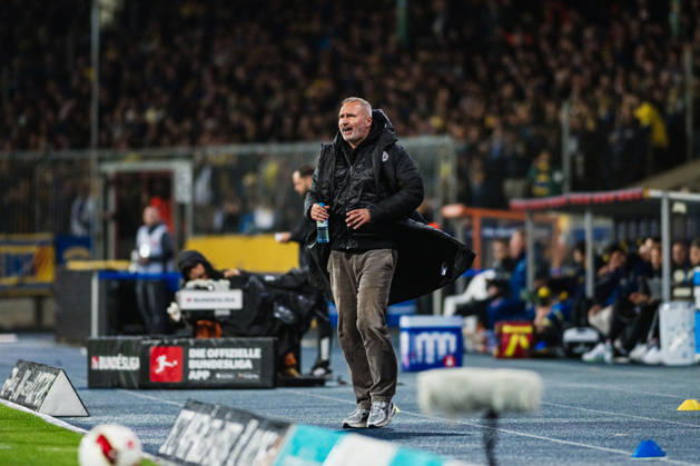 2. Bundesliga: Eintracht Braunschweig vs. Holstein Kiel, 09.10.2026 Tim Walter (Trainer Holstein Kiel)t; Fußball, 2. Bundesliga, 7. Spieltag: Eintracht Braunschweig vs. Holstein Kiel am 09.10.2026 im Eintracht-Stadion, Braunschweig DFL REGULATIONS PROHIBIT ANY USE OF PHOTOGRAPHS AS IMAGE SEQUENCES AND OR QUASI-VIDEO. Copyright: xBEAUTIFULxSPORTS Tonhäuserx