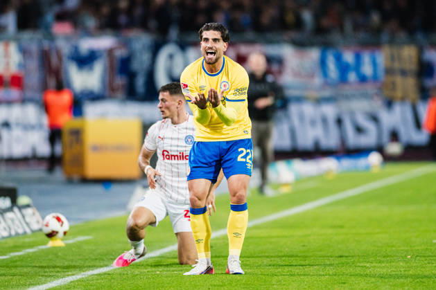 2. Bundesliga: Eintracht Braunschweig vs. Holstein Kiel, 09.10.2026 Fabio Di Michele Sanchez (Eintracht Braunschweig, 22) regt sich auf; Fußball, 2. Bundesliga, 7. Spieltag: Eintracht Braunschweig vs. Holstein Kiel am 09.10.2026 im Eintracht-Stadion, Braunschweig DFL REGULATIONS PROHIBIT ANY USE OF PHOTOGRAPHS AS IMAGE SEQUENCES AND OR QUASI-VIDEO. Copyright: xBEAUTIFULxSPORTS Tonhäuserx