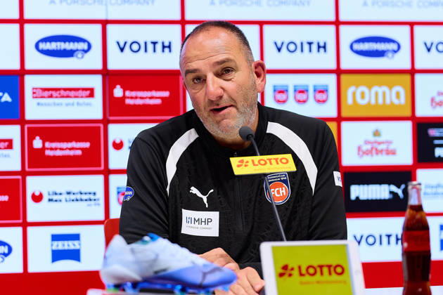 Frank Schmidt (1.FC Heidenheim, Chef-Trainer) in der Pressekonferenz nach Spielende GER, 1. FC Heidenheim 1846 vs. 1. FC Kaiserslautern, Fussball, 2. Bundesliga, 7. Spieltag, Spielzeit 2026 2027, 09.10.2026 DFL regulations prohibit any use of photographs as image sequences and or quasi-video. GER, 1. FC Heidenheim 1846 vs. 1. FC Kaiserslautern, Fussball, 2. Bundesliga, 7. Spieltag, Spielzeit 2026 2027, 09.10.2026 Heidenheim an der Brenz Copyright: xEibner-Pressefoto GeraldxOelze-dexStoppanyx EP_ODS
