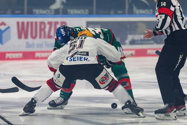 Bully, +b51, Tim Wohlgemuth 33 (Augsburger Panther), Augsburger Panther vs. Fischtown Pinguins, 7. Spieltag, Eishockey, Penny-DEL, 09.10.2026 Augsburg Bayern Deutschland