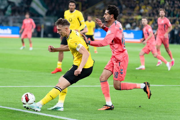 Deutschland: 1. Bundesliga 2026 2027, 5. Spieltag: Borussia Dortmund vs. Werder Bremen 09.10.2026 Signal Iduna Park (Nordrhein-Westfalen) Nico Schlotterbeck (Borussia Dortmund, 4) Eren Dinkci ( 18) Copyright: xCelinaxLeiersx