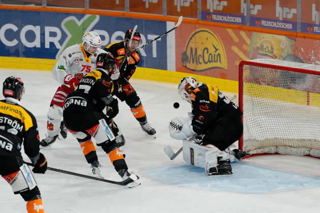 3014 Bern BE, Switzerland - October 09: Goalkeeper Christof Von Burg (50 SCB) is watching for the puck during the National League match between SC Bern and EHC Biel-Bienne at PostFinance Arena on October 09, 2026 in 3014 Bern BE, Switzerland. Copyright: xKjetilxWaberx xSPPx Sportspressphoto_SPR249708