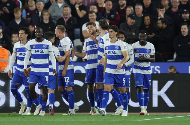 Sky Bet Championship - West Ham United v Queens Park Rangers LONDON, ENGLAND, OCTOBER 9: GOAL 1-0, Nicolas Madsen of Queens Park Rangers goal celebration after scoring a penalty kick to put Queens Park Rangers 1-0 ahead during The Sky Bet Championship match between West Ham United v Queens Park Rangers at The London Stadium, London, England, on October 9. (Photo by Daniel Weir) London London Stadium England Copyright: xDanielxWeir SportsxPressxPhotox Sportspressphoto_SPR249709