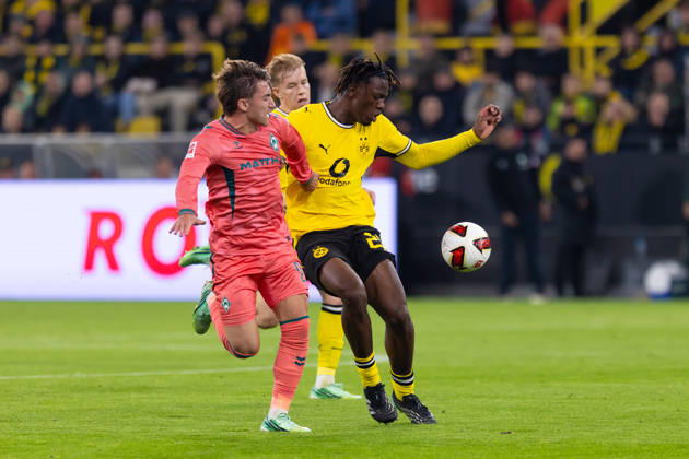 Dortmund, Deutschland 09. Oktober 2026: 1. BL - 2026 2027 - Sp. 5 - Borussia Dortmund gegen SV Werder Bremen Im Bild: v. li. im Zweikampf Chuki (SVW) und Joane Gadou (BVB) DFL DFB regulations prohibit any use of photographs as image sequences and or quasi-video. Signal Iduna Park Nordrhein Westfalen Copyright: xFotostandx xZeisingx