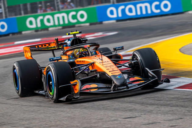 FORMULE 1 : Grand Prix de Singapour - 09 10 2026 1 Lando Norris (GBR) McLaren Mastercard F1 Team (GBR) McLaren MCL40 Mercedes, during the Formula 1 Singapore Grand Prix at the Marina Bay Street Circuit, Round 18 of the 2026 FIA Formula 1 World Championship, WM, Weltmeisterschaft 9-11 October 2026, Singapore (SGP). SINGAPORESingapore Copyright: xIANxBUNDEYx xMPSxAGENCYx x