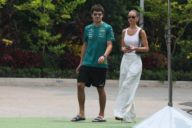 FORMULE 1 : Grand Prix de Singapour - 09 10 2026 18 Lance Stroll (CAN) Aston Martin Aramco Formula One Team (GBR) Aston Martin AMR26 Honda, with girl friend Yael Shelbia during the 2026 Formula Singapore Grand Prix, 17th round of the 2026 Formula 1 World Championship, WM, Weltmeisterschaft taking place from October 09 to 11, 2026 on the Marina Bay Street circuit, in Singapore (SGP) Copyright Philippe Nanchino MPS Agency SINGAPORESingapore Copyright: xMPSxAGENCYx
