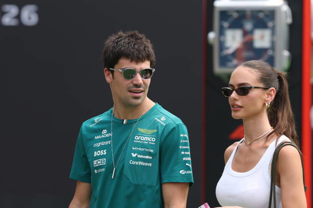 FORMULE 1 : Grand Prix de Singapour - 09 10 2026 18 Lance Stroll (CAN) Aston Martin Aramco Formula One Team (GBR) Aston Martin AMR26 Honda with girlfriend Yael Shelbia during the 2026 Formula Singapore Grand Prix, 17th round of the 2026 Formula 1 World Championship, WM, Weltmeisterschaft taking place from October 09 to 11, 2026 on the Marina Bay Street circuit, in Singapore (SGP) Copyright Philippe Nanchino MPS Agency SINGAPORESingapore Copyright: xMPSxAGENCYx