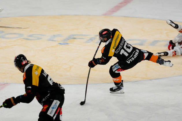 3014 Bern BE, Switzerland - October 09: Tristan Scherwey (10 SCB) scored the game winning goal (Emty netter) during the National League match between SC Bern and EHC Biel-Bienne at PostFinance Arena on October 09, 2026 in 3014 Bern BE, Switzerland. Copyright: xKjetilxWaberx xSPPx Sportspressphoto_SPR249734