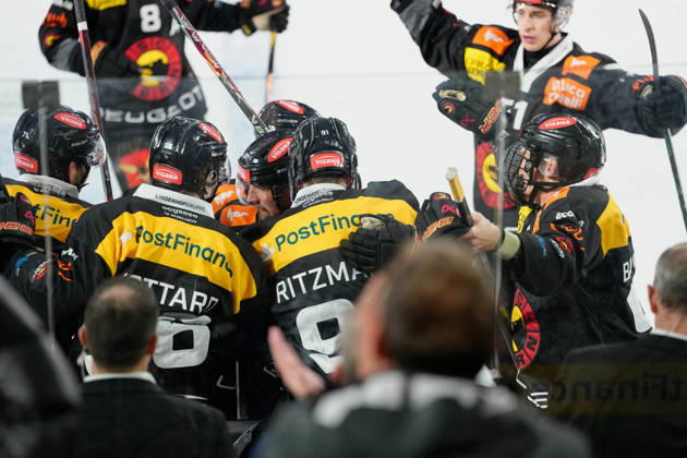 3014 Bern BE, Switzerland - October 09: Tristan Scherwey (10 SCB) celebrates his game winning goal with the team during the National League match between SC Bern and EHC Biel-Bienne at PostFinance Arena on October 09, 2026 in 3014 Bern BE, Switzerland. Copyright: xKjetilxWaberx xSPPx Sportspressphoto_SPR249735