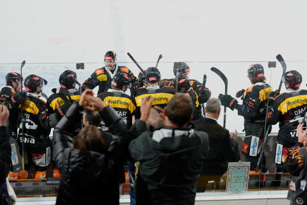 3014 Bern BE, Switzerland - October 09: Tristan Scherwey (10 SCB) celebrates his game winning goal with the team during the National League match between SC Bern and EHC Biel-Bienne at PostFinance Arena on October 09, 2026 in 3014 Bern BE, Switzerland. Copyright: xKjetilxWaberx xSPPx Sportspressphoto_SPR249737