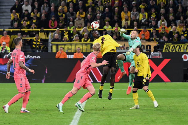 Serhou Guirassy (Borussia Dortmund) und Torwart Karl Hein (Werder Bremen) im Zweikampf waehrend des Spiels der 1. Bundesliga zwischen Borussia Dortmund und SV Werder Bremen, Signal Iduna Park am 09. October 2026 in Dortmund, Deutschland. (Foto von Ralf Treese DeFodi Images) +++ Serhou Guirassy (Borussia Dortmund) und Torwart Karl Hein (Werder Bremen) battle for the ball during the Bundesliga match between Borussia Dortmund and SV Werder Bremen at Signal Iduna Park on October 9, 2026 in Dortmund, Germany. (Photo by Ralf Treese DeFodi Images) DFB DFL REGULATIONS PROHIBIT ANY USE OF PHOTOGRAPHS AS IMAGE SEQUENCES AND OR QUASI-VIDEO. (Photo by Ralf Treese DeFodi Images) -