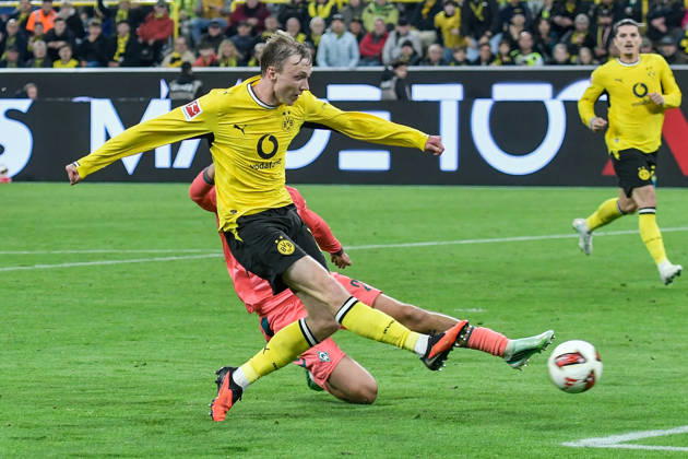 Strafraumszene Torchance von Maximilian Beier (Dortmund 14) neben Olivier Deman (Bremen 2) 09.10.2026 ¢ Fussball ¢ Borussia Dortmund vs SV Werder Bremen, Signal Iduna Park, Dortmund, DFB DFL REGULATIONS PROHIBIT ANY USE OF PHOTOGRAPHS AS IMAGE SEQUENCES AND OR QUASI-VIDEO NRW Germany