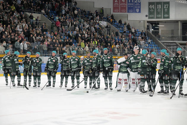 die Bietigheim Steelers bedanken sich bei ihren Fans Bietigheim Steelers vs. EC Bad Nauheim , Eishockey, DEL 2, 07.Hauptrundenspiel, Saison 2026 2027, 09.10.2026 Bietigheim Steelers vs. EC Bad Nauheim , Eishockey, DEL 2, 07.Hauptrundenspiel, Saison 2026 2027, 09.10.2026 Bietigheim Copyright: xEibner-Pressefotox EP_TBR