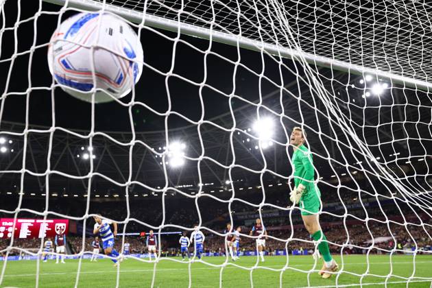 Nicolas Madsen of Queen Park Rangers scoring a goal (0-1) West Ham United v Queens Park Rangers, EFL Championship, Football, London Stadium, London, UK - 09 Oct 2026London London Stadium United Kingdom EDITORIAL USE ONLY No use with unauthorised audio, video, data, fixture lists, club league logos or live services. Online in-match use limited to 120 images, no video emulation. No use in betting, games or single club league player publications. Copyright: xSimonxDael Shutterstockx 17196556ba