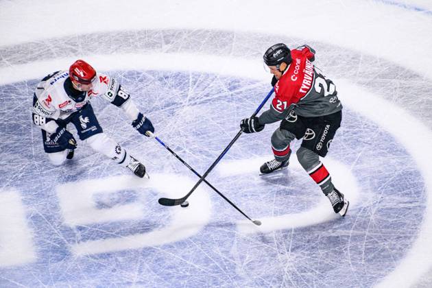 COLOGNE, GERMANY - 9 OCTOBER, 2026: Juhani Tyrvaeinen, Kyle Platzer - The PENNY DEL Ice hockey, Eishockey match Koelner Haie vs. Schwenninger Wild Wings at LANXESS arena.  Copyright: xVitaliixKliuievx