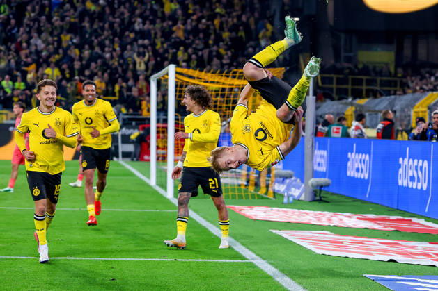 09.10.2026, Fußball, Borussia Dortmund - SV Werder Bremen, 1. Fußball Bundesliga, 05. Spieltag, Signal Iduna Park, Saison 2026 27: Torjubel nach dem Tor zum 1:0 durch Torschütze Daniel Svensson (BVB 24) zusammen mit Konstantinos Karetsas (BVB 19) Fabio Silva (BVB 21) DFB regulations prohibit any use of photographs as image sequences and or quasi-video. Nordrhein-Westfalen Deutschland