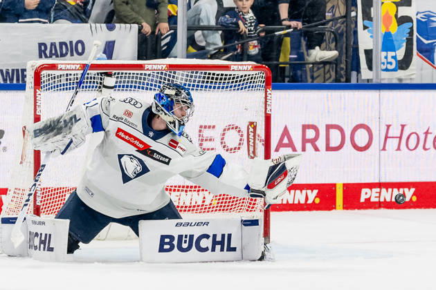 Jonas Stettmer (Torwart, ERC Ingolstadt, 01) bei der Abwehr eines Pucks GER, EHC Red Bull Muenchen vs. ERC Ingolstadt, DEL, Saison 2026 2027, 7. Spieltag, 09.10.2026. Foto: HMB Media Franz Feiner Copyright: HMBxMedia FranzxFeiner