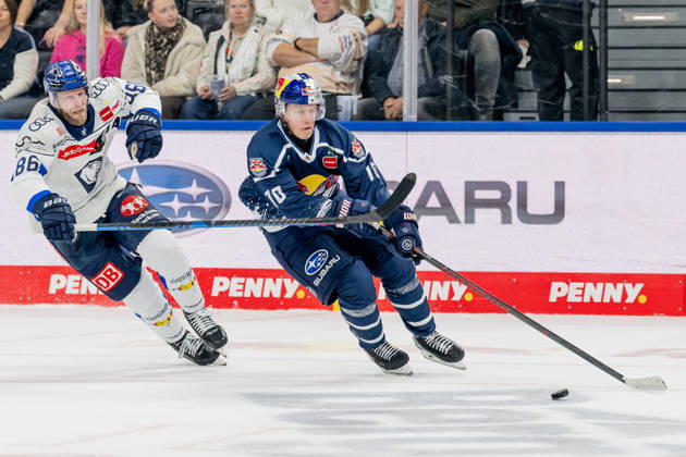 Kampf um den Puck Zweikampf zwischen Daniel Pietta (ERC Ingolstadt, 86) und Elis Hede (EHC Red Bull Muenchen, 10) GER, EHC Red Bull Muenchen vs. ERC Ingolstadt, DEL, Saison 2026 2027, 7. Spieltag, 09.10.2026. Foto: HMB Media Franz Feiner Copyright: HMBxMedia FranzxFeiner