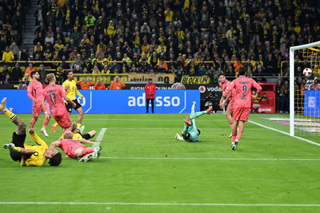Daniel Svensson (Borussia Dortmund) Tor zum 1:0 waehrend des Spiels der 1. Bundesliga zwischen Borussia Dortmund und SV Werder Bremen, Signal Iduna Park am 09. October 2026 in Dortmund, Deutschland. (Foto von Ralf Treese DeFodi Images) +++ Daniel Svensson (Borussia Dortmund) scores his team™s first goal during the Bundesliga match between Borussia Dortmund and SV Werder Bremen at Signal Iduna Park on October 9, 2026 in Dortmund, Germany. (Photo by Ralf Treese DeFodi Images) DFB DFL REGULATIONS PROHIBIT ANY USE OF PHOTOGRAPHS AS IMAGE SEQUENCES AND OR QUASI-VIDEO. (Photo by Ralf Treese DeFodi Images) -