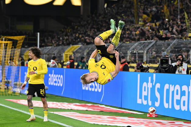 Daniel Svensson (Borussia Dortmund) Torjubel, jubelt nach seinem Treffer zum 1:0 waehrend des Spiels der 1. Bundesliga zwischen Borussia Dortmund und SV Werder Bremen, Signal Iduna Park am 09. October 2026 in Dortmund, Deutschland. (Foto von Ralf Treese DeFodi Images) +++ Daniel Svensson (Borussia Dortmund) celebrates after scoring his team™s first goal during the Bundesliga match between Borussia Dortmund and SV Werder Bremen at Signal Iduna Park on October 9, 2026 in Dortmund, Germany. (Photo by Ralf Treese DeFodi Images) DFB DFL REGULATIONS PROHIBIT ANY USE OF PHOTOGRAPHS AS IMAGE SEQUENCES AND OR QUASI-VIDEO. (Photo by Ralf Treese DeFodi Images) -