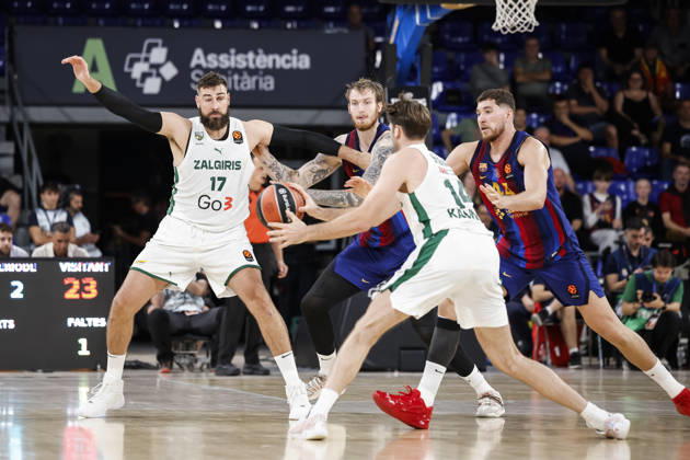 October 9, 2026, Barcelona, Barcelona, Spain: Jonas Valanciunas Of Zalgiris Kaunas and Olek Balcerowski of FC Barcelona, Barca fights for position during the EuroLeague League Phase MD 4 match played between FC Barcelona and Zalgiris Kaunas at Palau Blaugrana on October 09, 2026 in Barcelona, Spain. Barcelona Spain - ZUMAa181 20261009_zaa_a181_286 Copyright: xJavierxBorregox