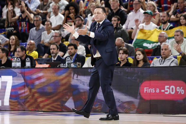 October 9, 2026, Barcelona, Barcelona, Spain: Aleksander Sekulic, head coach of FC Barcelona, Barca gestures during the EuroLeague League Phase MD 4 match played between FC Barcelona and Zalgiris Kaunas at Palau Blaugrana on October 09, 2026 in Barcelona, Spain. Barcelona Spain - ZUMAa181 20261009_zaa_a181_287 Copyright: xJavierxBorregox
