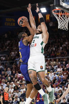 October 9, 2026, Barcelona, Barcelona, Spain: Kevin Paunter of FC Barcelona, Barca and Carsen Edwards Of Zalgiris Kaunas in action during the EuroLeague League Phase MD 4 match played between FC Barcelona and Zalgiris Kaunas at Palau Blaugrana on October 09, 2026 in Barcelona, Spain. Barcelona Spain - ZUMAa181 20261009_zaa_a181_289 Copyright: xJavierxBorregox