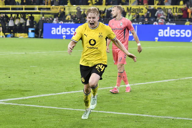 Daniel Svensson (Dortmund 24) jubelt nach dem Tor zum 1:0 mit der Mannschaft 09.10.2026 ¢ Fussball ¢ Borussia Dortmund vs SV Werder Bremen, Signal Iduna Park, Dortmund, DFB DFL REGULATIONS PROHIBIT ANY USE OF PHOTOGRAPHS AS IMAGE SEQUENCES AND OR QUASI-VIDEO