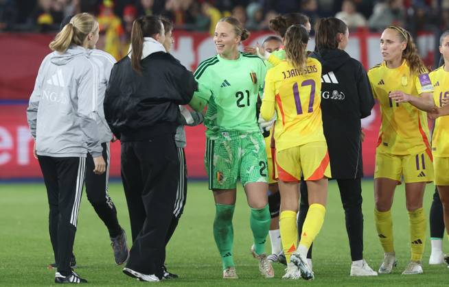 Belgium s goalkeeper Lowiese Seynhaeve celebrates after winning a soccer game between Belgium s national women s team the Red Flames and Poland, on Friday 9 October 2026 in Leuven, the first leg of the play-off for the 2027 FIFA Women s World Cup. VIRGINIExLEFOUR  x189296939x