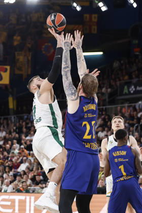 October 9, 2026, Barcelona, Barcelona, Spain: Jonas Valanciunas Of Zalgiris Kaunas and Olek Balcerowski of FC Barcelona, Barca in action during the EuroLeague League Phase MD 4 match played between FC Barcelona and Zalgiris Kaunas at Palau Blaugrana on October 09, 2026 in Barcelona, Spain. Barcelona Spain - ZUMAa181 20261009_zaa_a181_297 Copyright: xJavierxBorregox