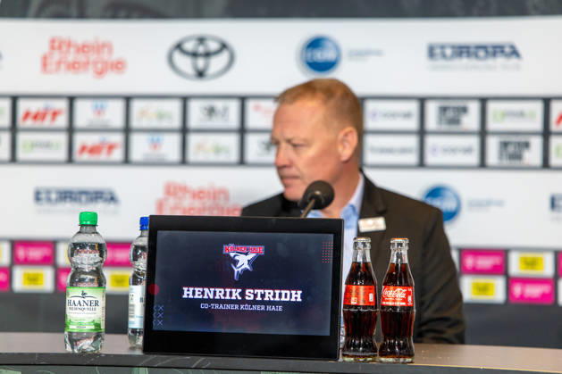 Hendrik Stridh (Koelner Haie, Assistent Coach) vertritt Thomas Berglund(Koelner Haie, Head Coach) bei der Pressekonferenz nach der Niederlage gegen Schwenningen Koelner Haie vs. Schwenninger Wild Wings, Eishockey, Penny DEL, Spieltag 07, 2026 2027, 09.10.2026 Koelner Haie vs. Schwenninger Wild Wings, Eishockey, Penny DEL, Spieltag 07, 2026 2027, 09.10.2026 Koeln Copyright: xEibner-Pressefoto GerhardxWingenderx EP_GWR