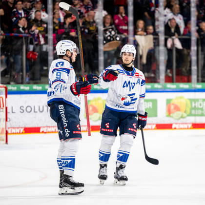 Torjubel Freude Leon Gawanke (9, Adler Mannheim ) Kristian Reichel (11, Adler Mannheim ), Nuernberg Ice Tigers vs. Adler Mannheim, Eishockey, Penny DEL, 7. Spieltag, 09.10.2026, Nuernberg Ice Tigers vs. Adler Mannheim, Eishockey, Penny DEL, 7. Spieltag, 09.10.2026 Copyright: xEibner-Pressefoto ThomasxHahnx EP_NIT