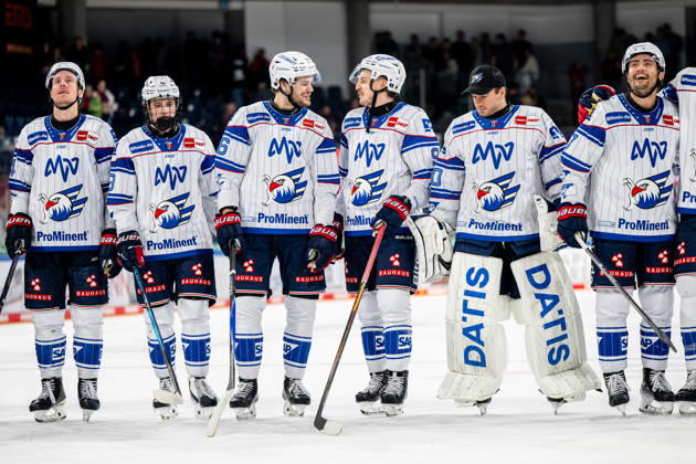 gut gelaunte Mannheimer Spieler nach dem Sieg, Nuernberg Ice Tigers vs. Adler Mannheim, Eishockey, Penny DEL, 7. Spieltag, 09.10.2026, Nuernberg Ice Tigers vs. Adler Mannheim, Eishockey, Penny DEL, 7. Spieltag, 09.10.2026 Copyright: xEibner-Pressefoto ThomasxHahnx EP_NIT