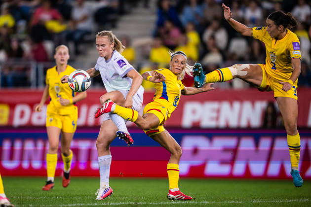 261009 Julie Blakstad of Norway, Olga Iordachiusi and Melinda Nagy of Romania during the FIFA Women s World Cup Qualifier football match between Romania and Norway on October 9, 2026 in Bucharest. Photo: Marius Simensen BILDBYRAN COP 238 bbeng dam FIFA World Cup, WM, Weltmeisterschaft, Fussball qualifiers football fotball fotboll landskamp norge norway romania soccer vm kvalik vm-kvalifisering kvinner Copyright: MARIUSxSIMENSEN BB261009ZK003