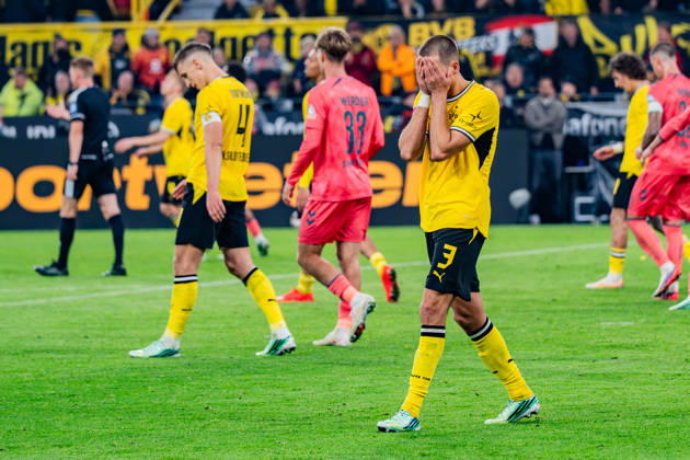 1. Bundesliga, 5. Spieltag, Borussia Dortmund vs. Werder Bremen am 09.10.2026 Waldemar Anton enttäuscht nach Abpfiff unzufrieden unglücklich mit Nico Schlotterbeck Copyright: xBahhoxKarax