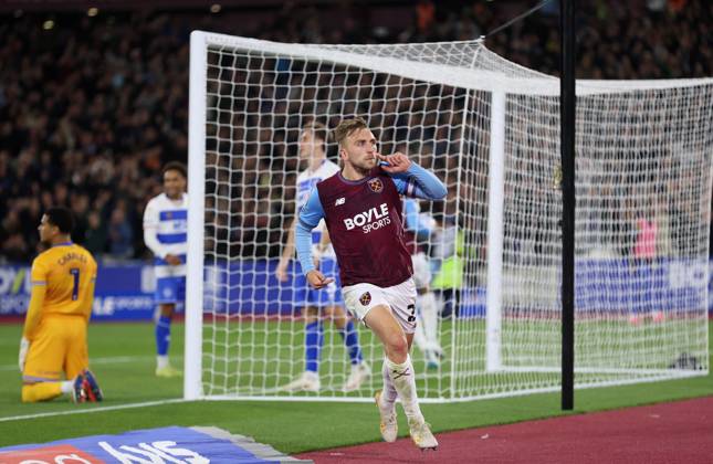 Sky Bet Championship - West Ham United v Queens Park Rangers LONDON, ENGLAND, OCTOBER 9: GOAL 1-1, Jarrod Bowen of West Ham United goal celebration after scoring a goal to make the score 1-1 during The Sky Bet Championship match between West Ham United v Queens Park Rangers at The London Stadium, London, England, on October 9. (Photo by Daniel Weir) London London Stadium England Copyright: xDanielxWeir SportsxPressxPhotox Sportspressphoto_SPR249812
