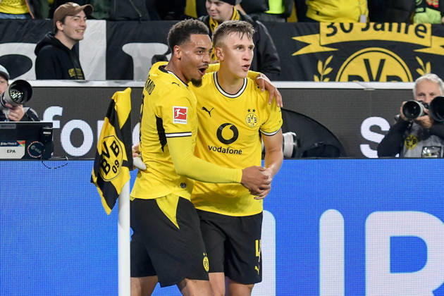 Nico Schlotterbeck (Dortmund 4) jubelt nach dem Tor zum 2:0 mit Felix Nmecha (Dortmund 8) 09.10.2026 ¢ Fussball ¢ Borussia Dortmund vs SV Werder Bremen, Signal Iduna Park, Dortmund, DFB DFL REGULATIONS PROHIBIT ANY USE OF PHOTOGRAPHS AS IMAGE SEQUENCES AND OR QUASI-VIDEO NRW Germany