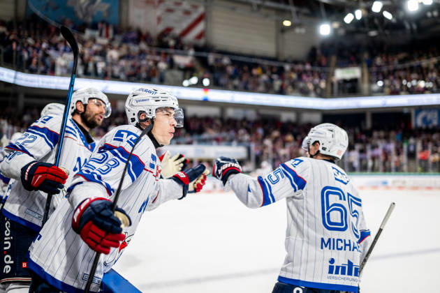 09.10.2026 - Eishockey - Saison 2026 2027 - Penny DEL - Nürnberg Ice Tigers Icetigers - Adler Mannheim - ThHa - xthxhax - Alexander Ehl (28, Adler Mannheim ) Marc Michaelis (65, Adler Mannheim ) Torjubel, Freude, Jubel