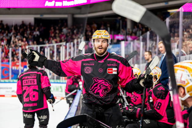 09.10.2026 - Eishockey - Saison 2026 2027 - Penny DEL - Nürnberg Ice Tigers Icetigers - Adler Mannheim - ThHa - xthxhax - Greg Meireles (43, Nürnberg Ice Tigers, NIT )