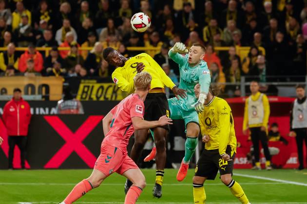 DORTMUND - Serhou Guirassy of Borussia Dortmund and goalkeeper Karl Hein of Werder Bremen during the Bundesliga match between Borussia Dortmund and SV Werder Bremen at Signal Iduna Park on 09 October 2026 in Dortmund, Germany. MARCEL TER BALS ANP Bundesliga 2026 27 xVIxANPxSportx xMarcelxterxBalsxIVx 571970351 originalFilename: 571970351.jpg