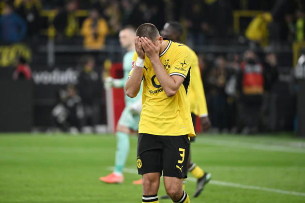 Waldemar Anton (Borussia Dortmund) nach dem Abpfiff 09.10.2026, Fussball 1. Bundesliga, Saison 2026 2027, 5. Spieltag, Borussia Dortmund - SV Werder Bremen DFL regulations prohibit any use of photographs as image sequences and or quasi-video Dortmund Signal Iduna Park Nordrhein Westfalen Deutschland