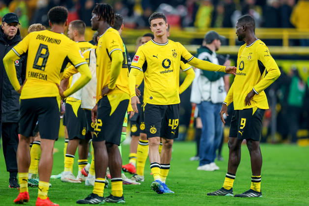 09.10.2026, Fußball, Borussia Dortmund - SV Werder Bremen, 1. Fußball Bundesliga, 05. Spieltag, Signal Iduna Park, Saison 2026 27: Enttäuschung beim BVB nach dem 2:2 Ausgleich Unentschieden - Felix Nmecha (BVB 08) Joane Gadou (BVB 22) Luca Reggiani (BVB 49) Serhou Guirassy (BVB 09) enttäuscht Enttäuschung auf dem Spielfeld DFB regulations prohibit any use of photographs as image sequences and or quasi-video. Nordrhein-Westfalen Deutschland