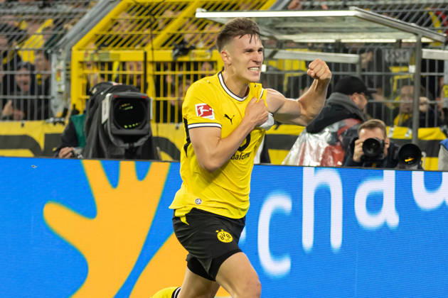 Dortmund, Deutschland 09. Oktober 2026: 1. BL - 2026 2027 - Sp. 5 - Borussia Dortmund gegen SV Werder Bremen Im Bild: Nico Schlotterbeck (BVB) jubelt nach seinem Tor zum 2:0 DFL DFB regulations prohibit any use of photographs as image sequences and or quasi-video. Signal Iduna Park Nordrhein Westfalen Copyright: xFotostandx xZeisingx